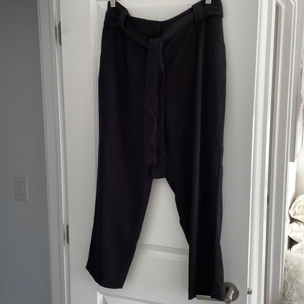 H&M Black Ankle Cropped Pants